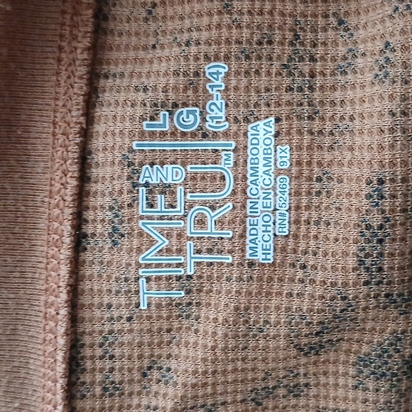 Time and Tru leopard print long sleeve - Picture 7 of 9